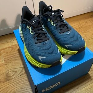 HOKA M Arahi 6 Running Shoe